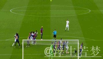 欧冠大战！国米飞翼2球1助创双纪录，力压巴萨荣膺MVP