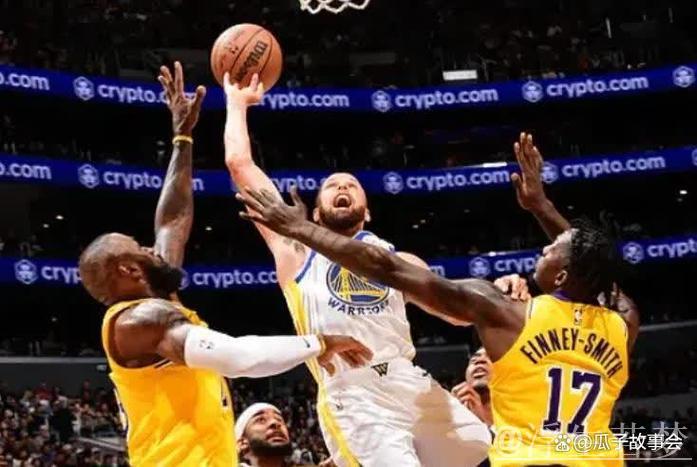 库里37分率勇士逆袭 詹姆斯33+9难救湖人