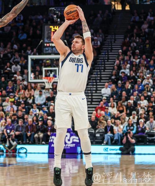 东契奇突破中投命中并造成犯规