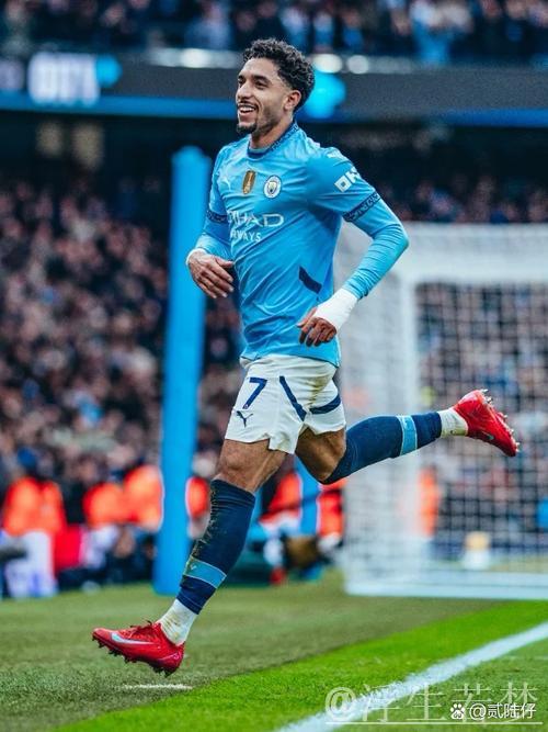 马尔穆什戴帽助曼城4-0横扫纽卡,重返英超前四,麦卡蒂建功