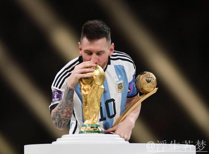 对梅西疯狂“Siu”庆祝！对手回应质疑：我是C罗铁粉，这一天终于来了