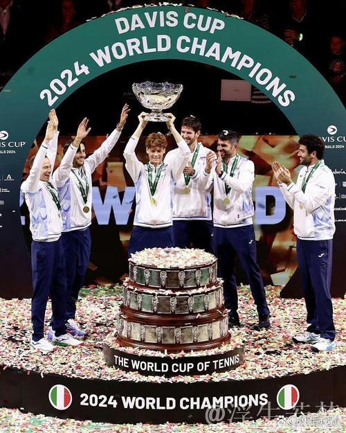 116年俱乐部五十年首捧意杯：三万球迷狂欢，主帅享荣誉时刻